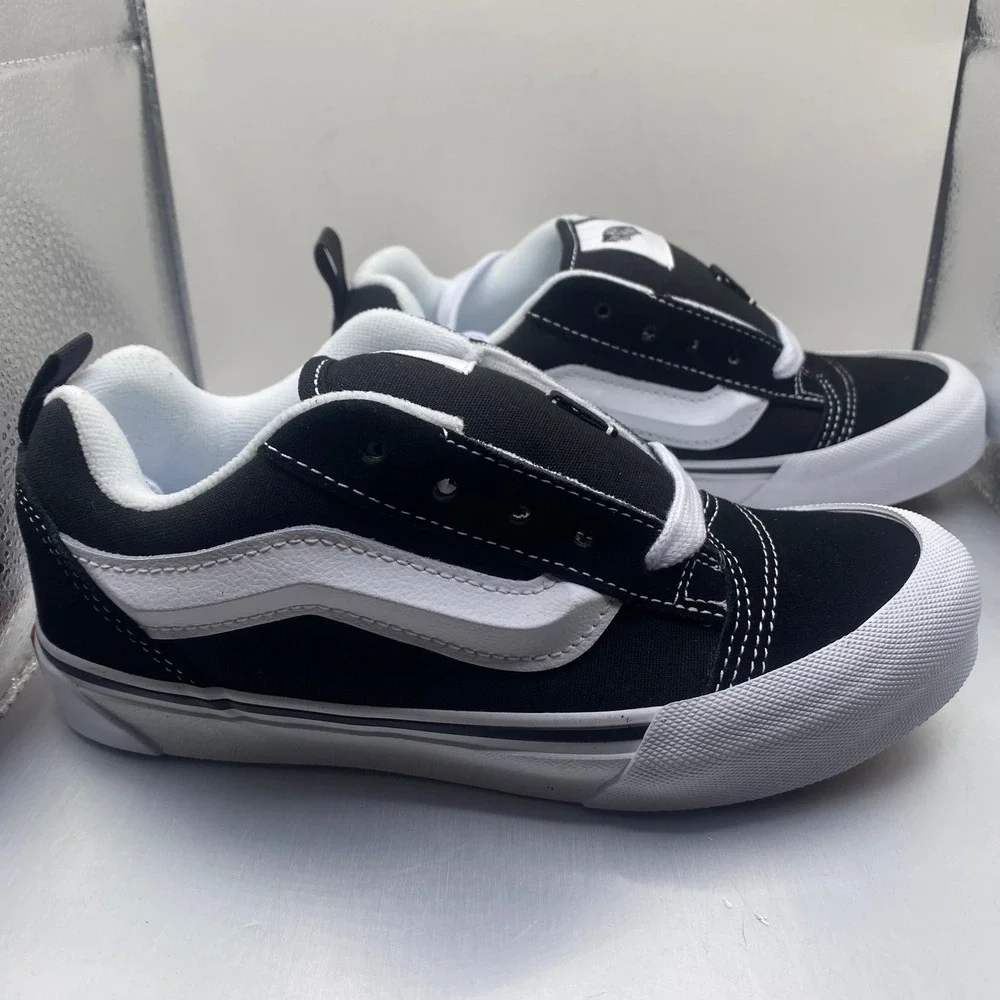 NEW Vans Knu Skool Black White Kids Size‎ 2.5 Low Top Skate Shoes Sneakers